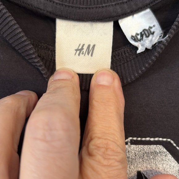 H&M graphic short sleeve band t shirt AC/DC Back in Black - Picture 3 of 7